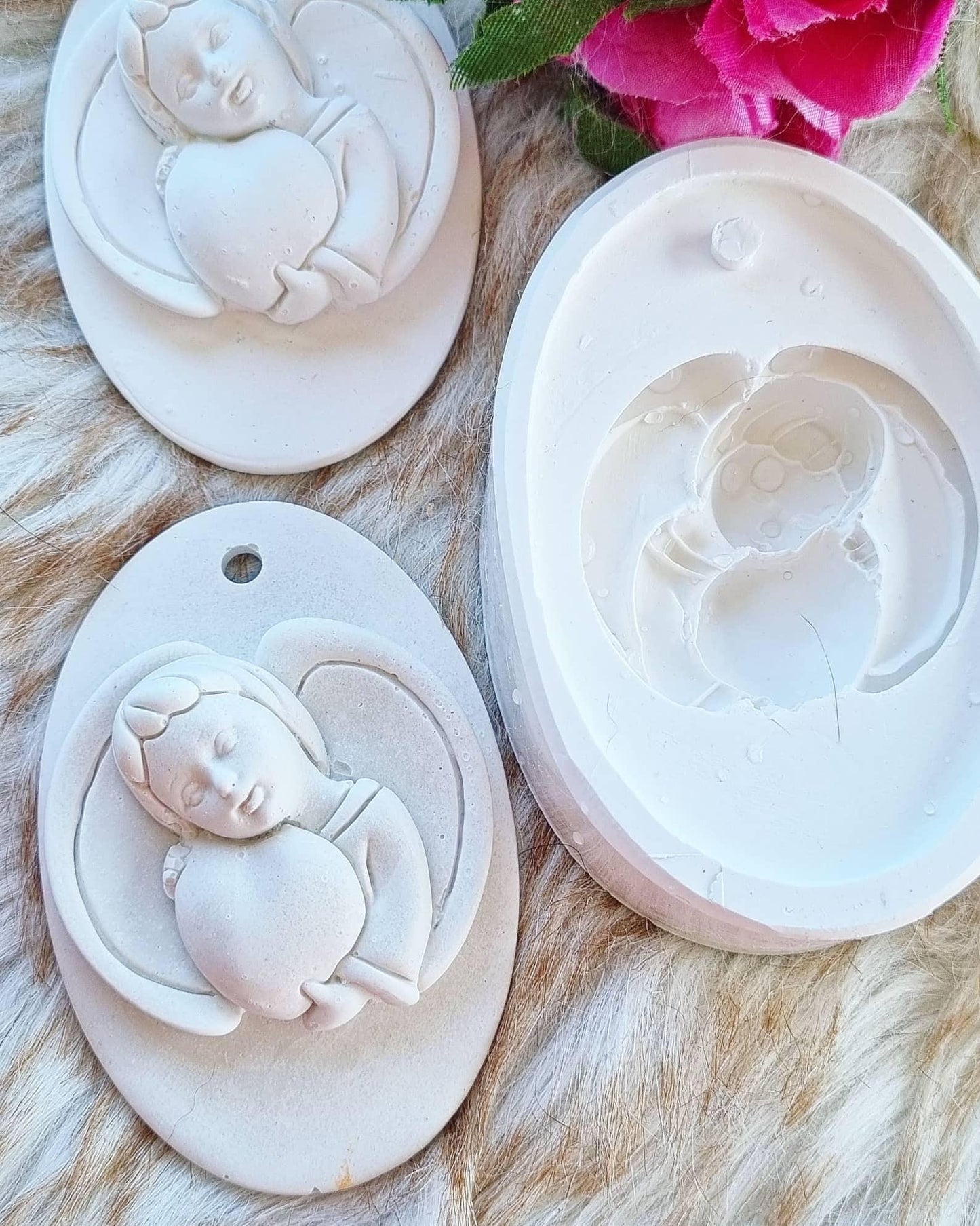 Conjunto de moldes de patela com anjo e coração, formas ovais brancas em relevo