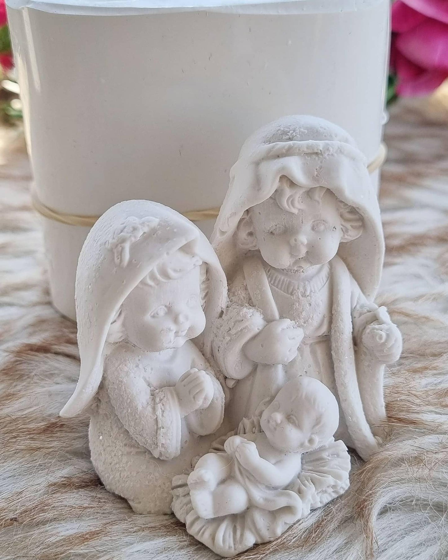 Molde de presépio 3D IV com figuras do Menino, Maria e José em relevo branco
