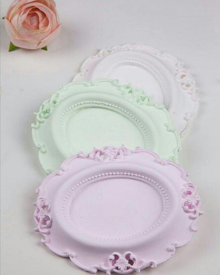 Molde de moldura oval com molduras verde, lilás e branca, borda com relevo
