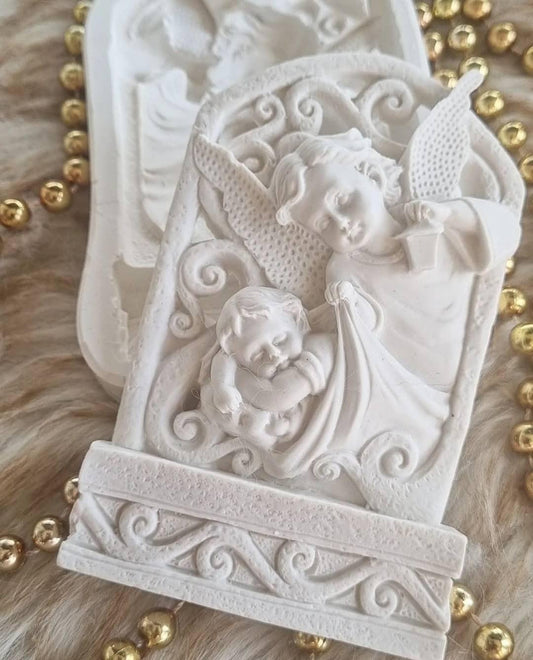 Molde decorativo em relevo de anjo da guarda com bebé, branco