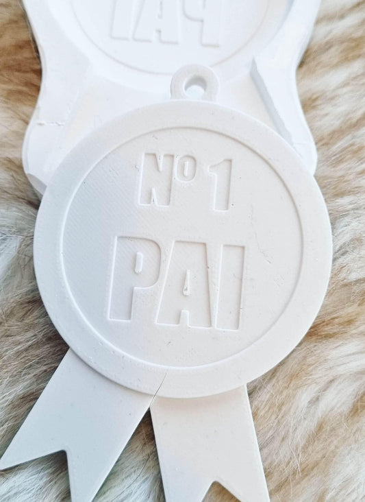 Molde de medalha em forma de estrela, branco, com letras em relevo 'NO PAI'.