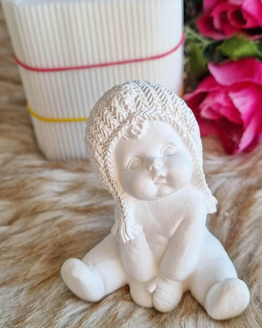 Molde de bebé com gorro 3D branco, figura sentada com touca em relevo