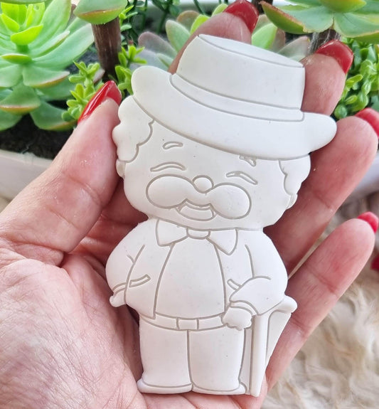 Molde de avô branco com relevo de desenho, peça em formato de figura.