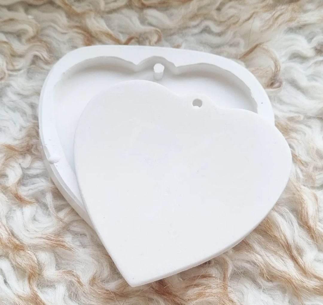 Moldes de coração para aplique em plástico branco, base com orifício