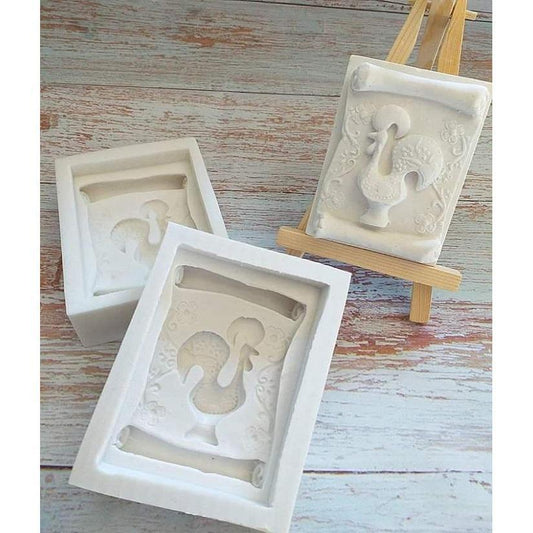 Conjunto de moldes quadrados brancos com relevo de galo de Barcelos