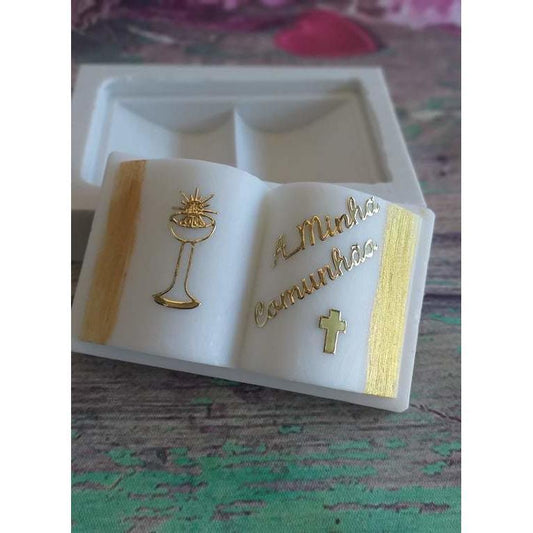 Molde de Bíblia em caixa, interior branco com cálice e cruz em dourado