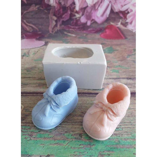 Molde em forma de bota pequena azul e rosa, laço frontal