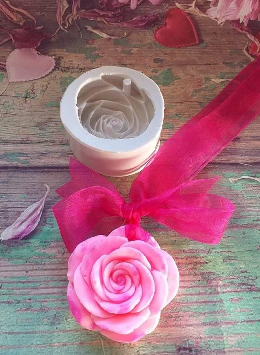 Molde rosa branco com furo e decoração em flor rosa e laço magenta