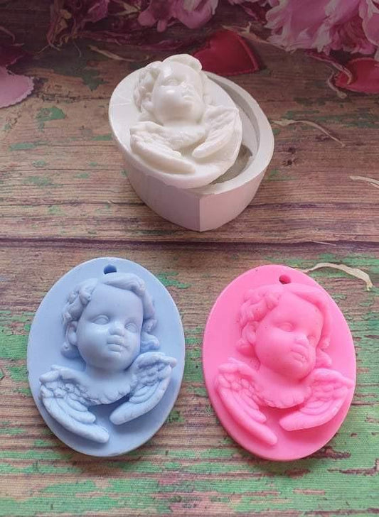 Molde oval para anjo-bebé em branco, com relevo de bebé deitado