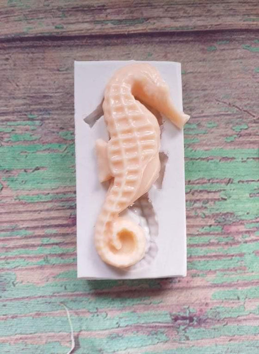 Molde de silicone em forma de cavalo-marinho, visto de cima