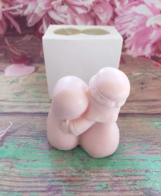 Molde de presépio 3D com duas figuras sentadas, rosa claro, vista frontal.