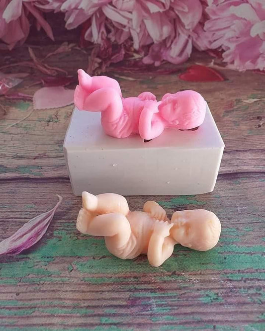 Molde rectangular com figura do Menino Jesus em relevo, rosa e creme