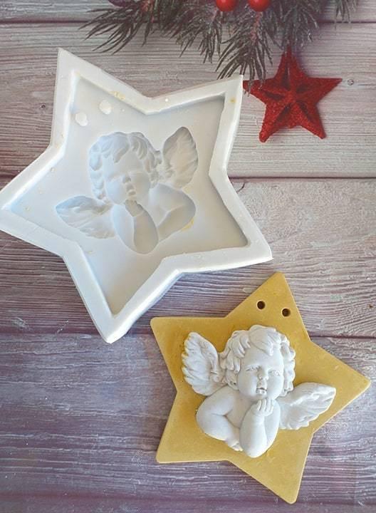 Molde de estrela com anjo em relevo, branco e amarelo