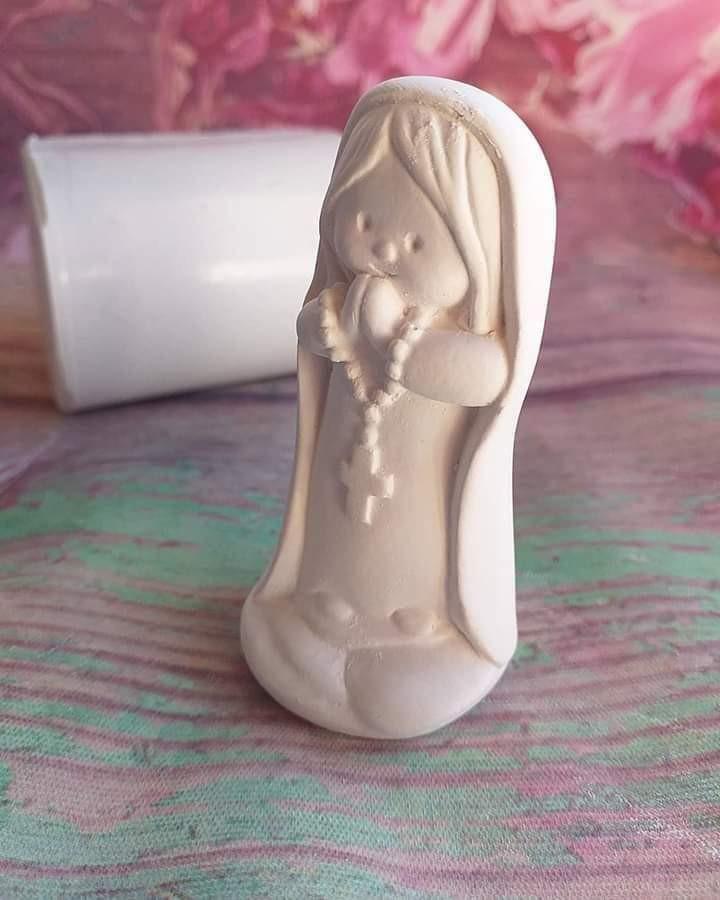 Molde 3D de Nossa Senhora, figura em relevo com véu e criança, branco