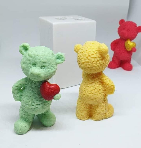 Moldes de ursinho em 3D: urso verde com coração vermelho e urso amarelo