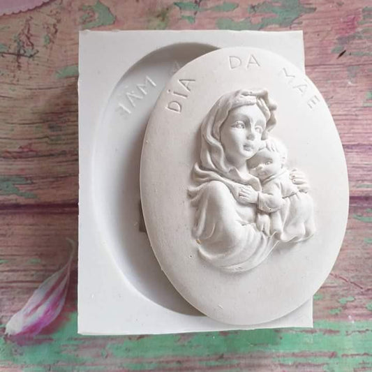 Molde oval para Dia da Mãe, relevo de mãe e bebé em branco