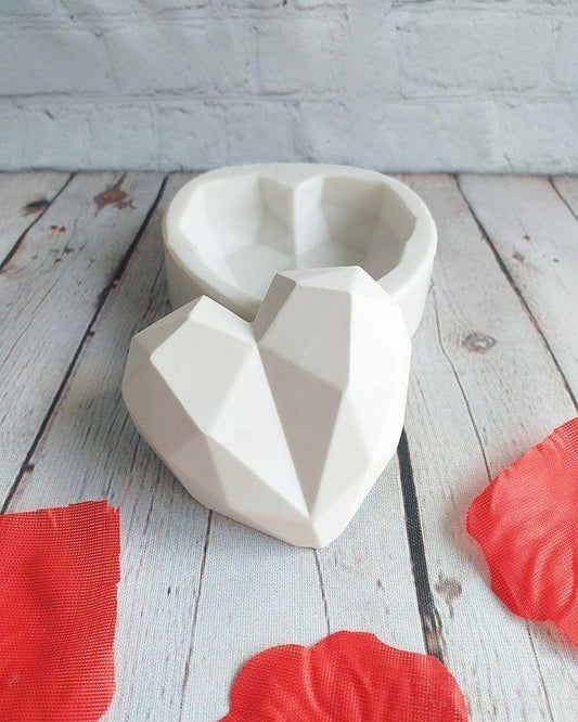 Molde de coração em diamante branco, com cavidade facetada e padrão 3D