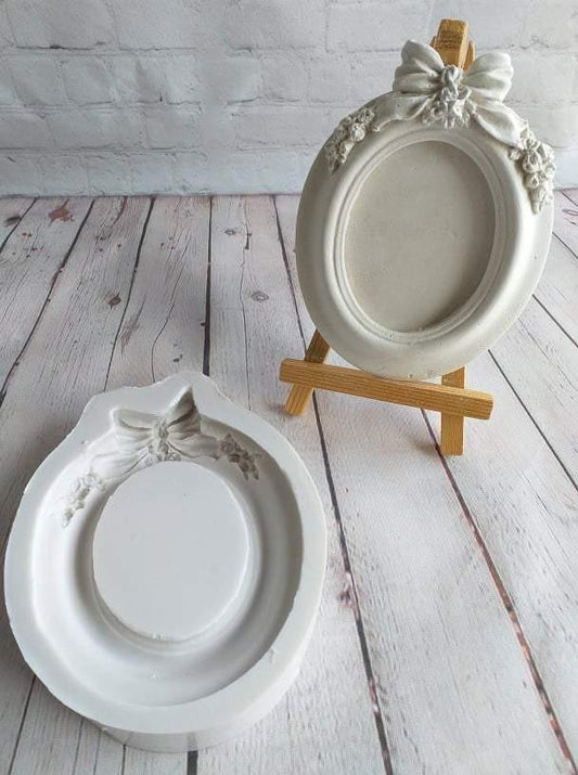 Molde de moldura oval branca com laço e ornamentos florais (2 peças)