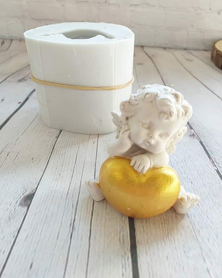 Molde de silicone com anjo e coração 3D, anjo branco e coração dourado.