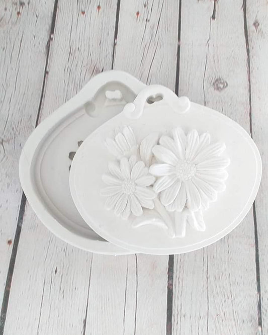 Molde oval branco duplo com relevo de malmequeres
