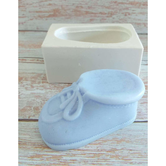 Molde de bota grande em silicone azul claro, com detalhe de atacadores