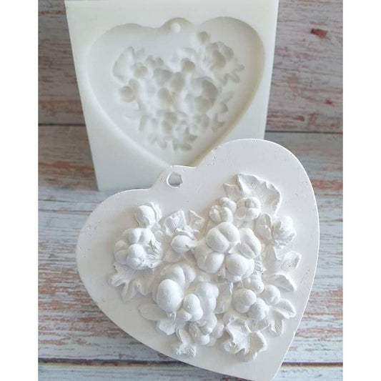 Molde de coração com relevo floral, branco