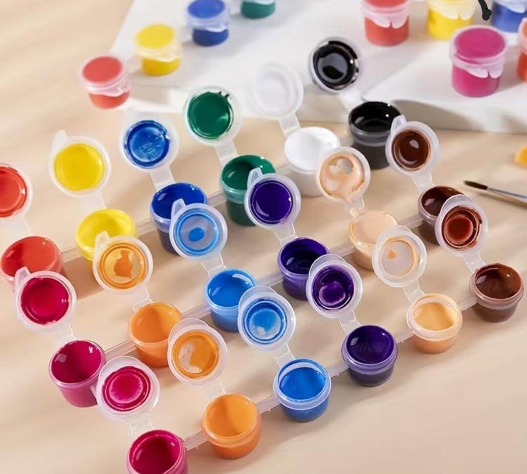 Recipientes para tintas com tampas coloridas e copos transparentes