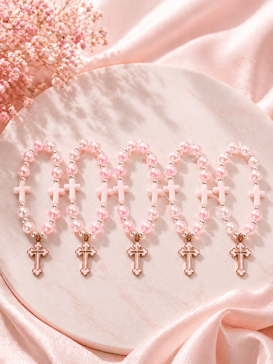 Conjunto de 5 terços com contas de pérolas rosa e crucifixos em metal dourado