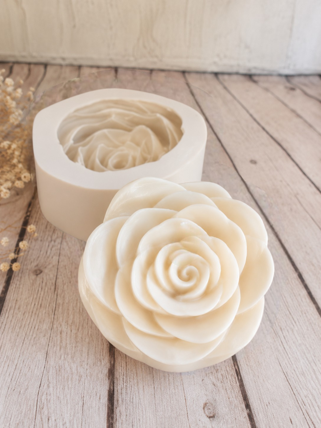 Molde de flor grande em forma de rosa, com cavidade e detalhe floral