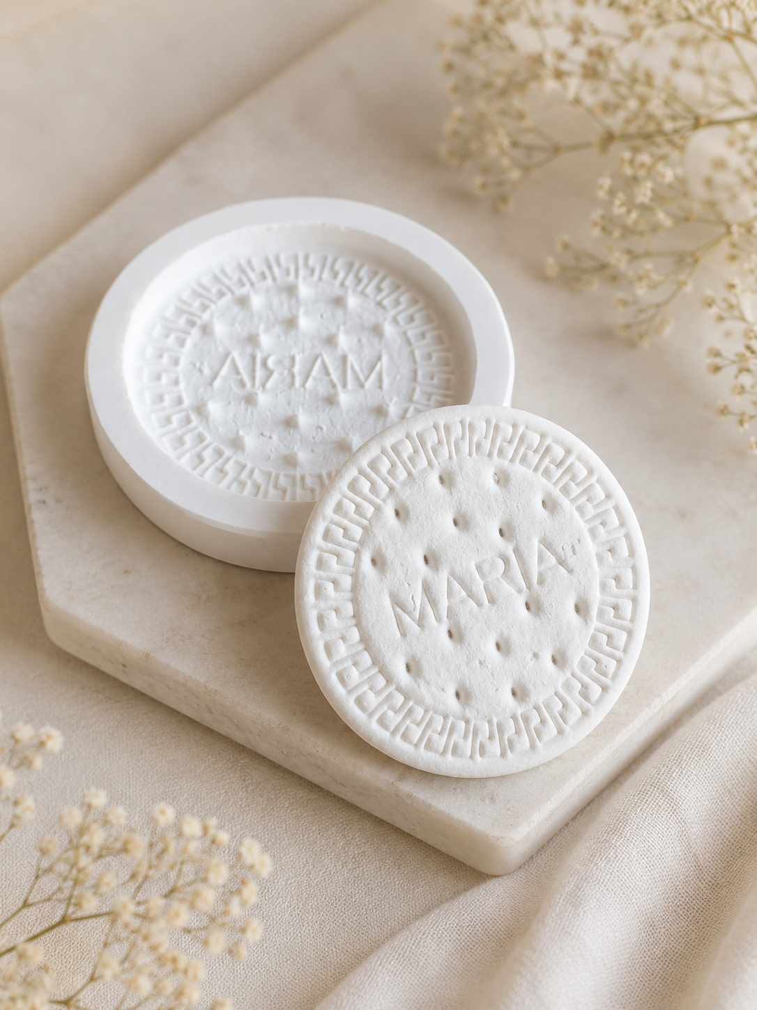 Molde para bolachas Maria redondo, carimbo circular branco com padrão decorativo
