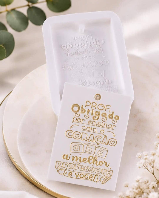 Molde de silicone branco com inscrição dourada «melhor professora»