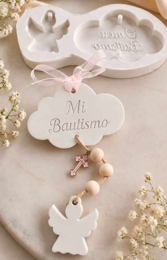 Molde de silicone branco em forma de nuvem e anjo com frase “Mi Baptismo”