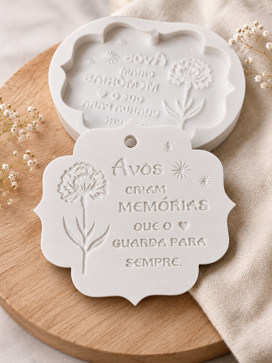 Molde de silicone branco para Avós, com relevo floral e inscrição em destaque