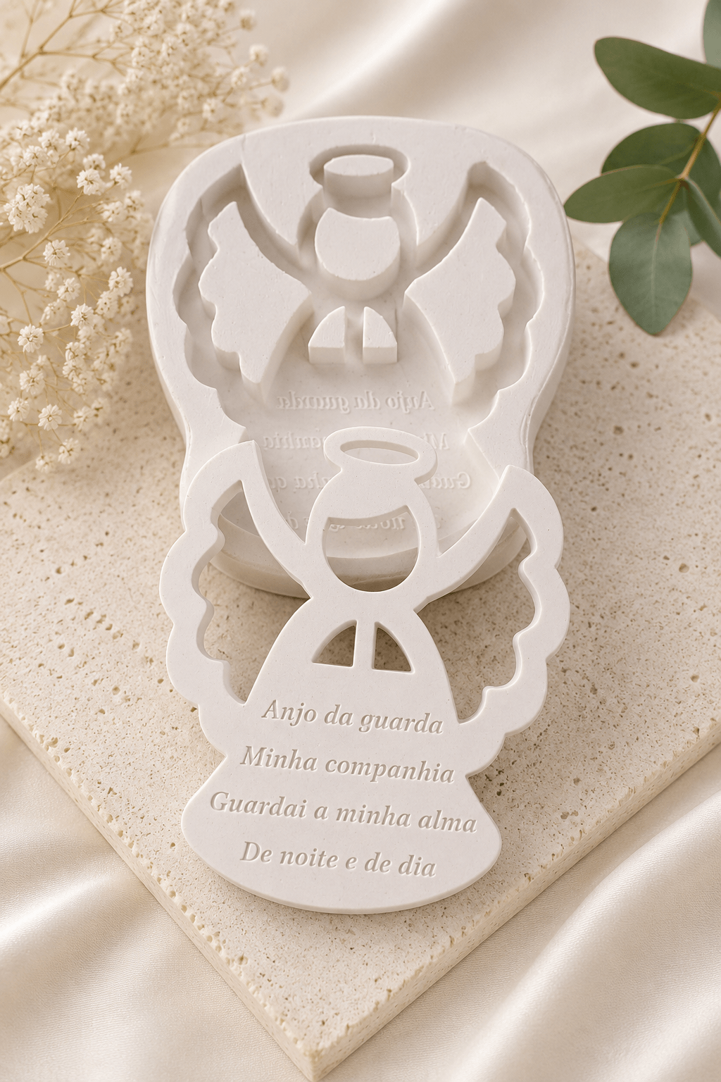Molde de coração em resina branco com anjo da guarda e verso com texto