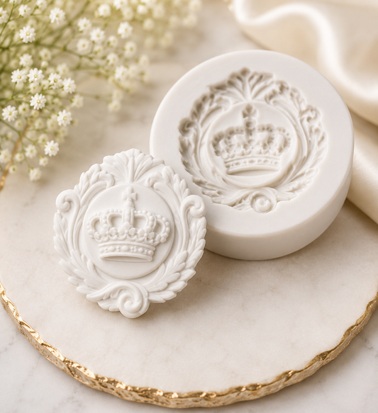 Molde de coroa em silicone branco com padrão de coroa em relevo