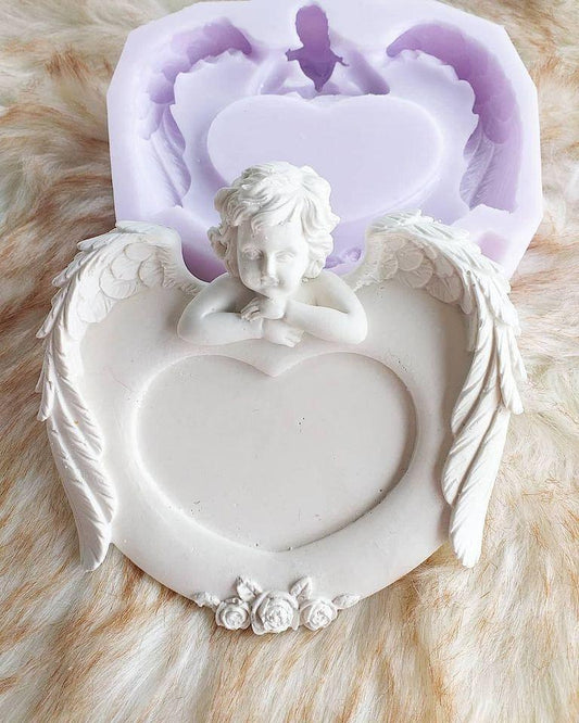 Molde em silicone branco com anjo e coração em relevo, com asas