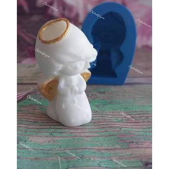 Molde de anjo em silicone azul com figura branca e coroa lateral dourada.