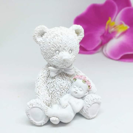 Molde 3D de urso branco a segurar anjo bebé, com detalhe floral no anjo